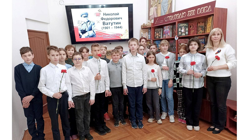 Воронежские школьники почтили память генерала Николая Ватутина
