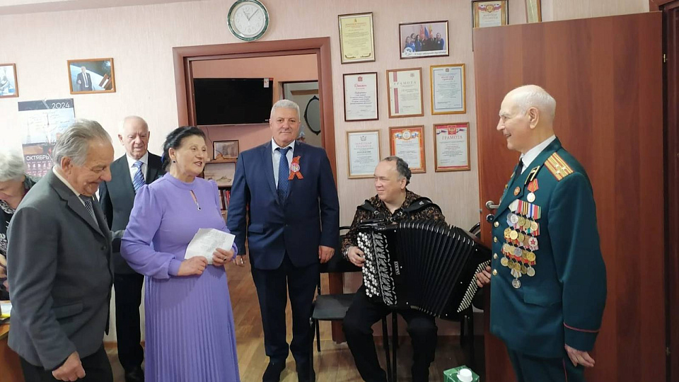 Национальная палата поздравила участников Великой Отечественной войны концертом и подарками