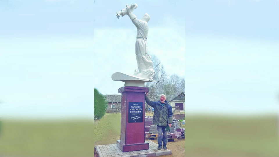 На Смоленщине установили памятник воронежскому лётчику