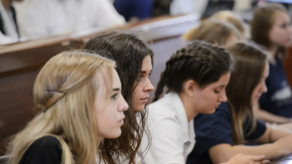 Губернатор поздравил воронежскую молодёжь с Днём российского студенчества