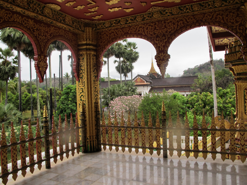 Главный храм вид на королевский дворец