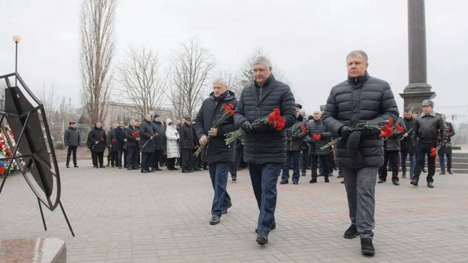 Губернатор почтил память защитников Воронежа в годы Великой Отечественной войны