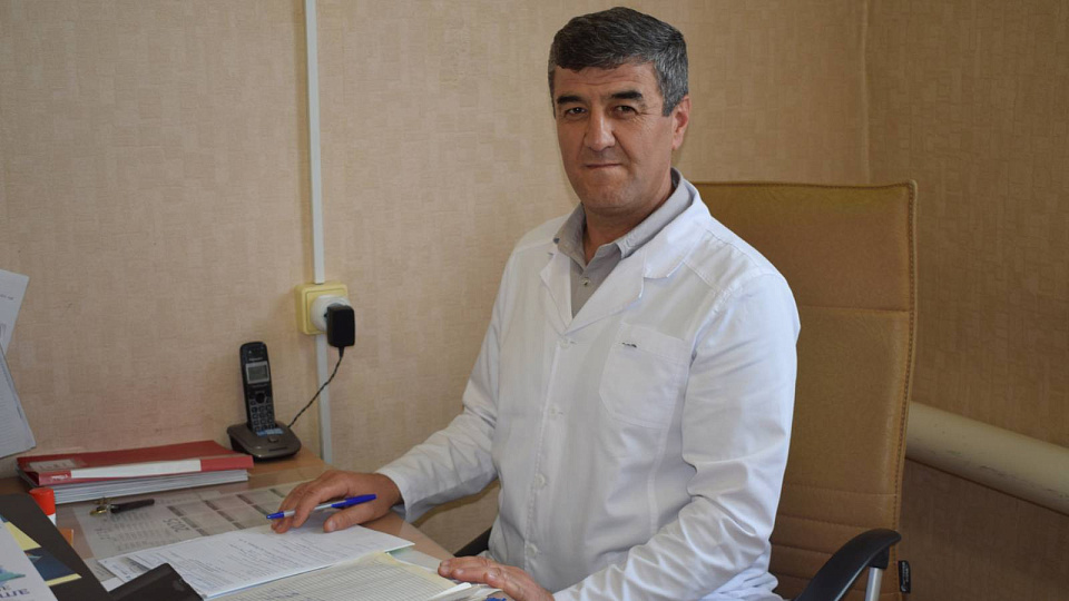 Утром работал на стройке, вечером штудировал книги