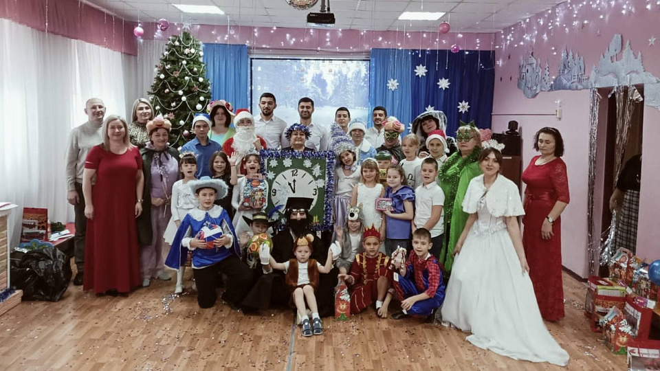 Воронежские азербайджанцы поздравили детей из Семилукского социально-реабилитационного центра