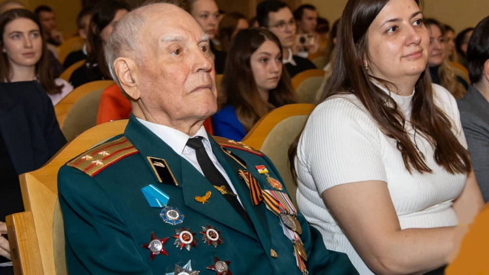 Президент России наградил ветерана из Воронежа орденом Александра Невского