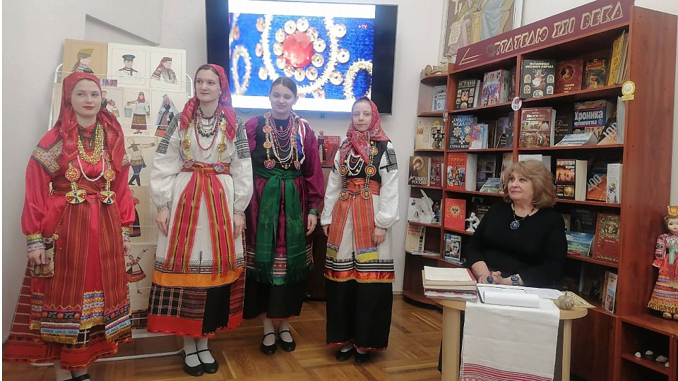 Воронежцев познакомили с историей традиционного костюма родного края