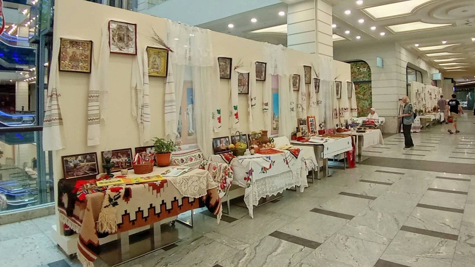 В Воронеже открылась выставка фолежных икон «Храним и славим»