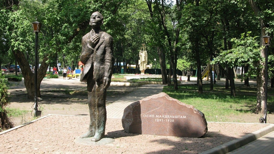 Воронежцы встретятся с ростовыми фигурами известных писателей-земляков