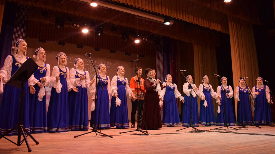 Екатерина Молодцова выступила с концертом в Хохольском районе