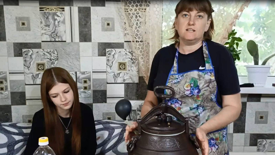 Мясо с овощами в афганском казане и бутерброды с киви