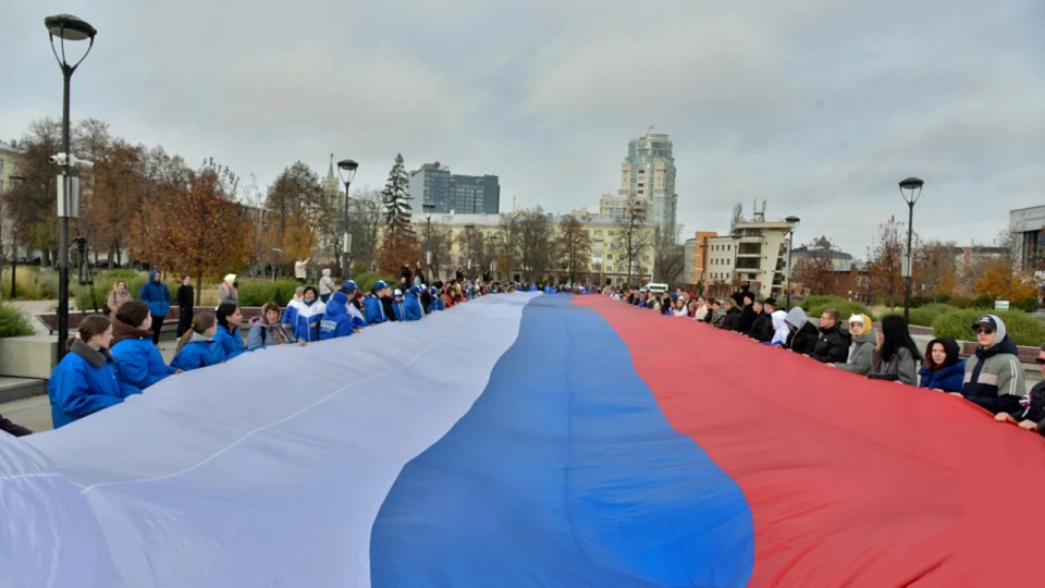 Триколор на Советской площади