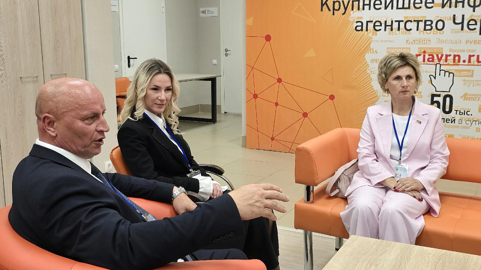 Героев помнить имена