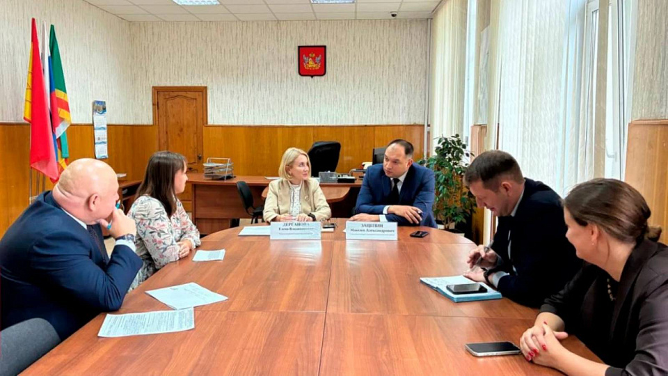 Министр внутренней политики провела приём граждан в Семилукском районе