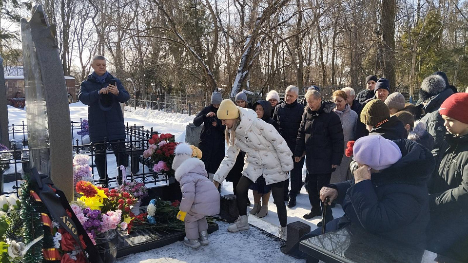 В Воронеже почтили память лётчика Романа Филипова