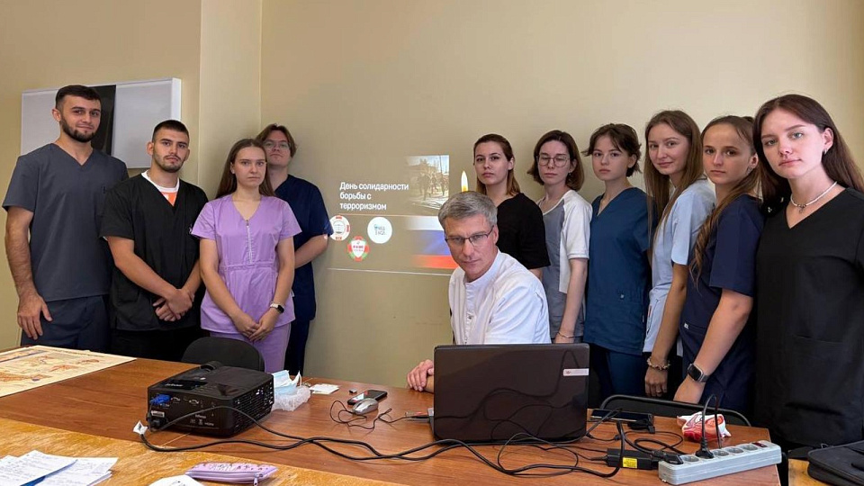 В Воронежском медуниверситете почтили память врачей, спасавших жертв терактов