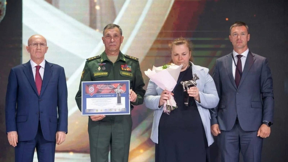 Семья участника СВО из Богучара получила автомобиль