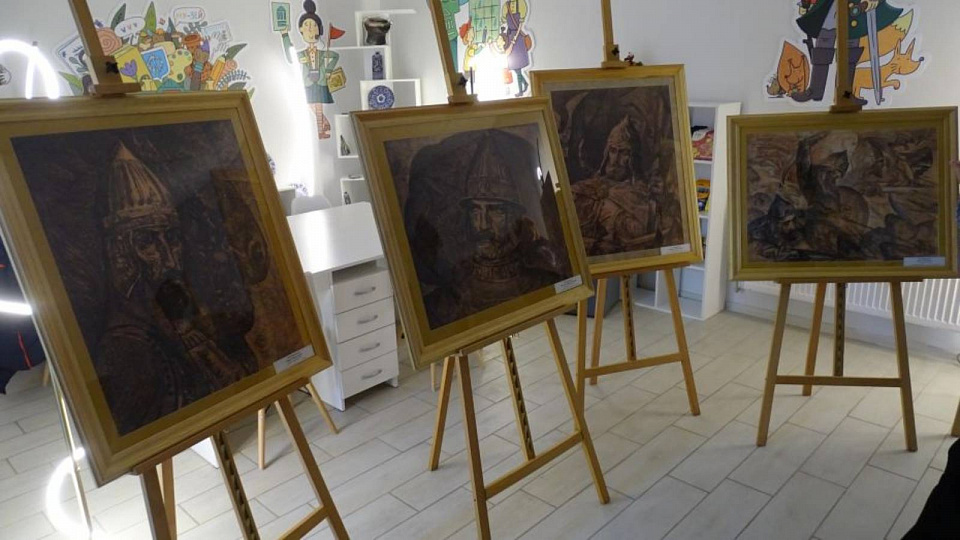 Вернисаж воронежского художника состоялся в Меловском краеведческом музее ЛНР