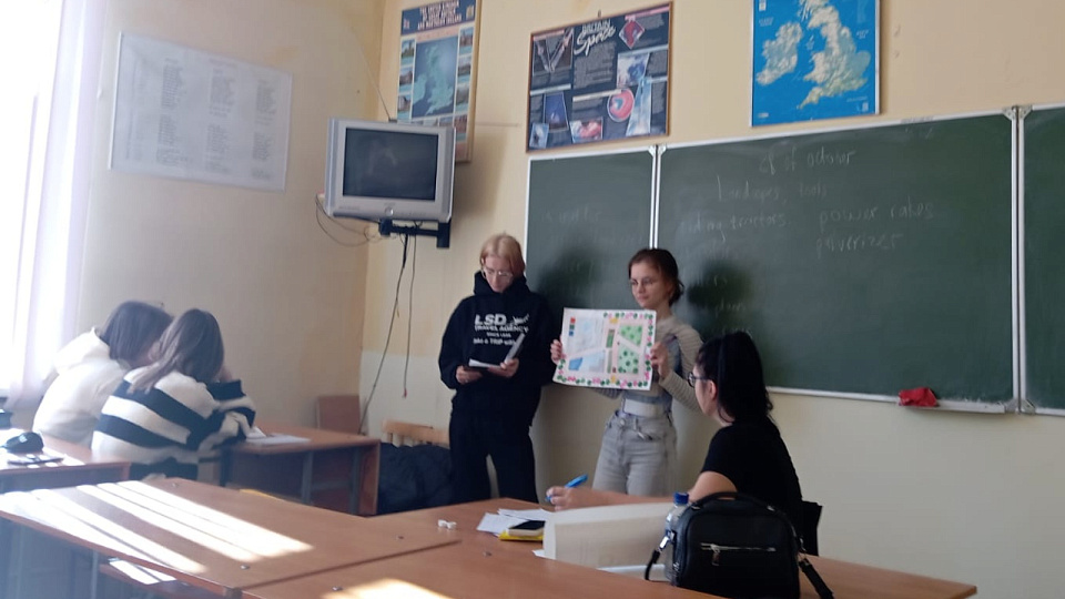 Воронежские студенты творческими проектами отметили День иностранных языков 