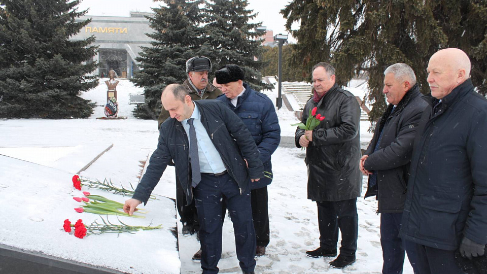 Национальная палата возложила цветы на Чижовском плацдарме 