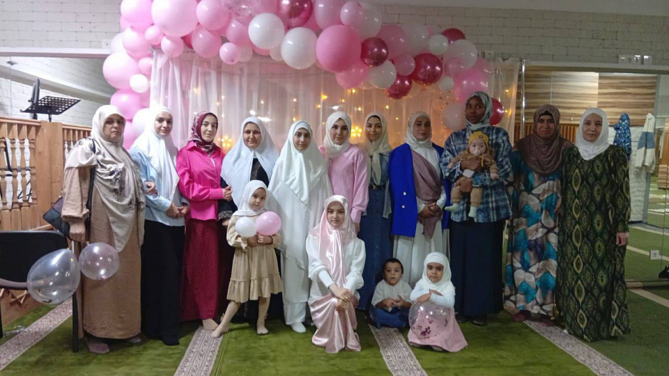 В Воронеже верующие мусульманки почтили память Пророка Мухаммада