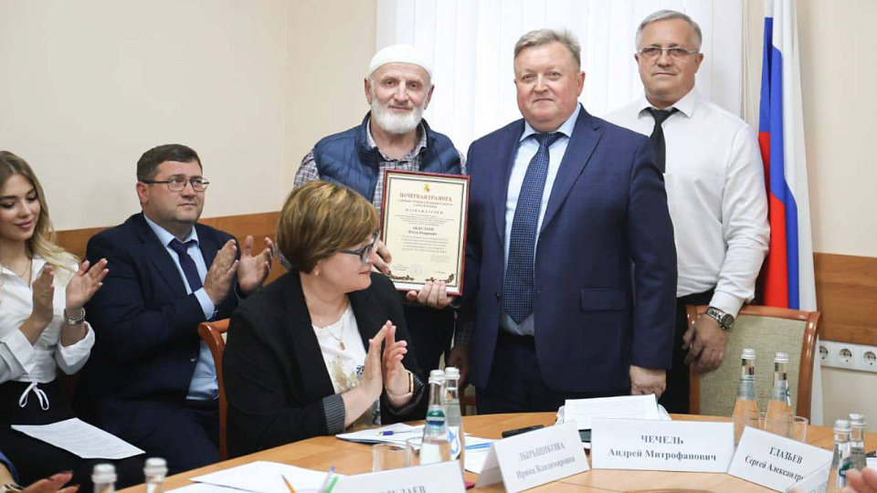 Заместителя председателя Духовного управления мусульман Воронежской области наградили Почётной грамотой