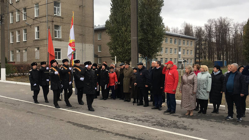 И бьётся сильнее в груди наша вечная память 