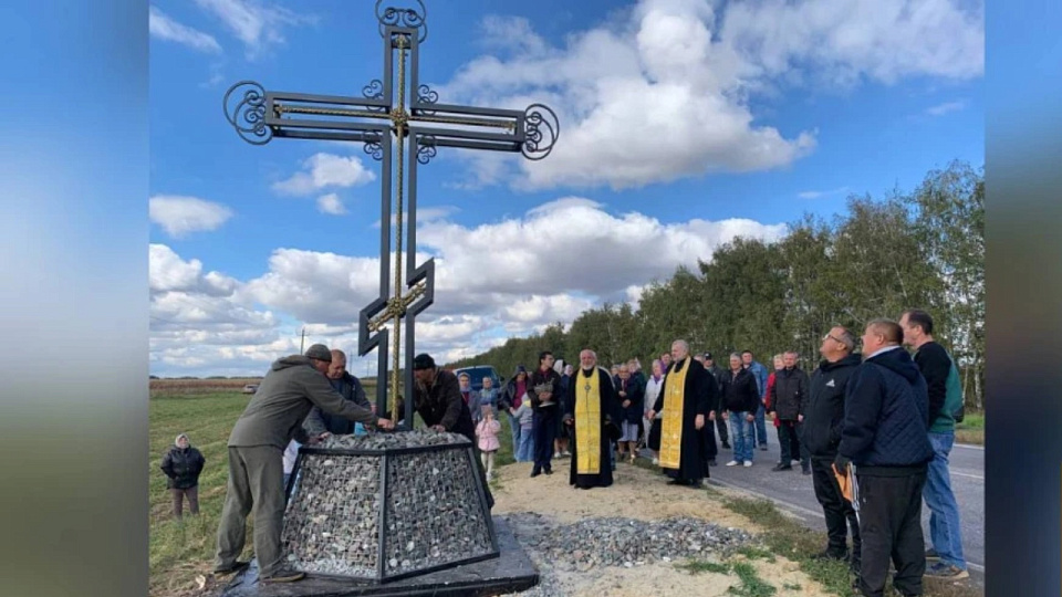 В Панинском районе установили поклонный крест высотой 4 метра