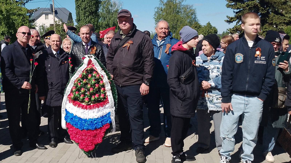 Воронежские азербайджанцы поздравили жителей города с Днём Победы