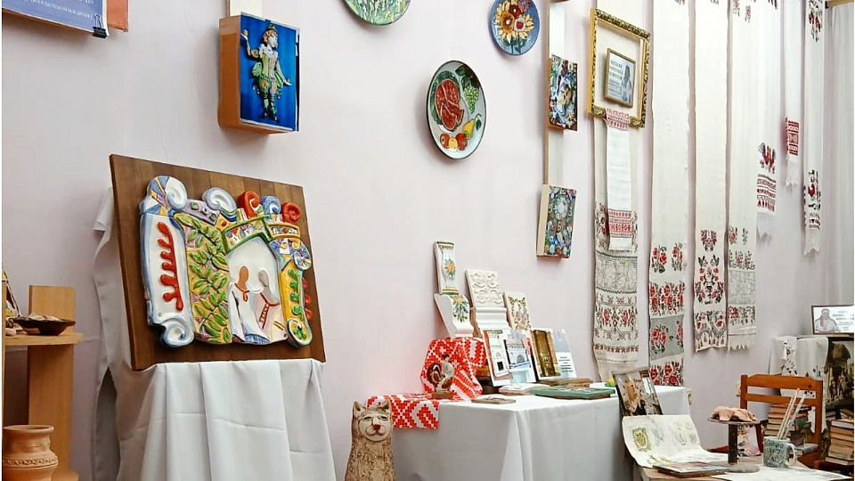 В Воронеже открыли выставку художников-керамистов Суворковых