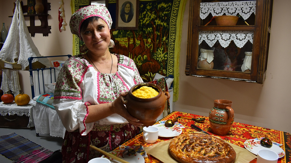 Воронежские энтографы собрали богатую коллекцию экспонатов в Новохопёрском районе