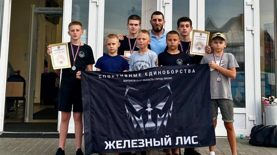 Воспитанники «Железного Лиса» завоевали 10 медалей на межрегиональном турнире по грэпплингу