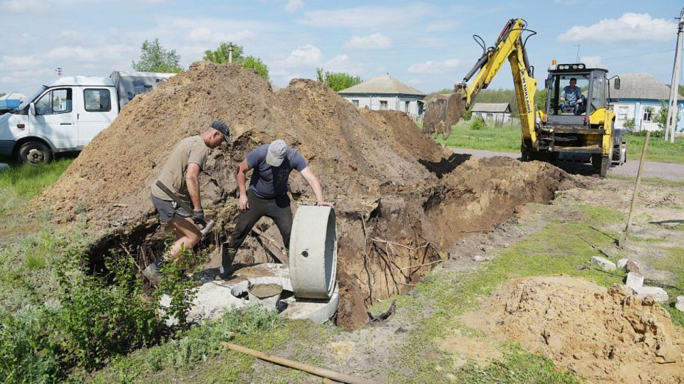 Воронежцы реконструируют водопровод в сёлах Луганщины