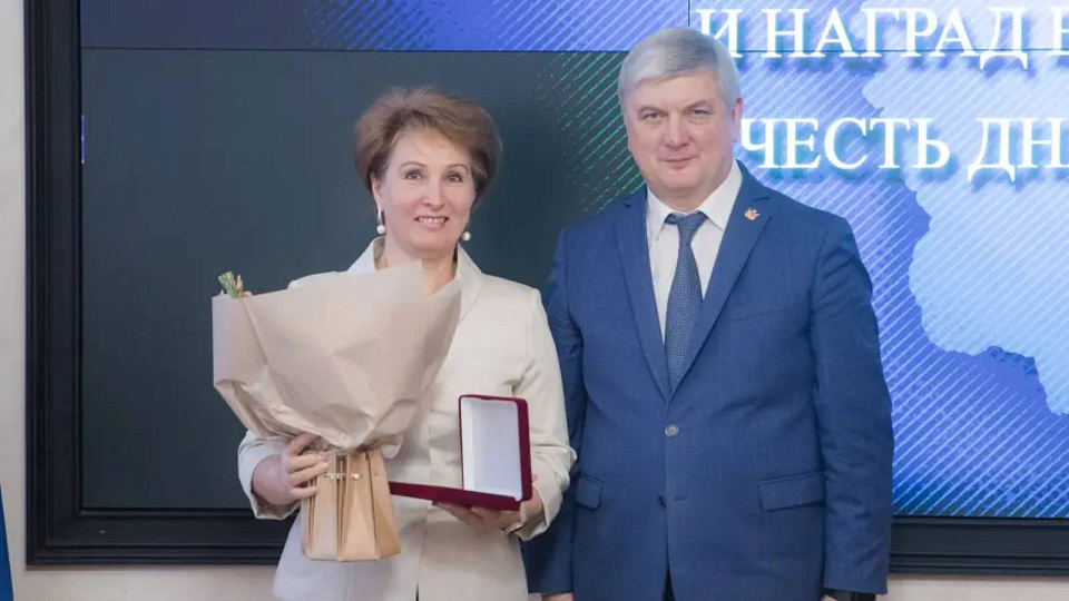 Губернатор вручил государственные и областные награды работникам культуры