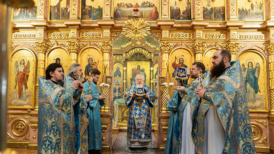 В Воронеже православные отпраздновали Сретение Господне