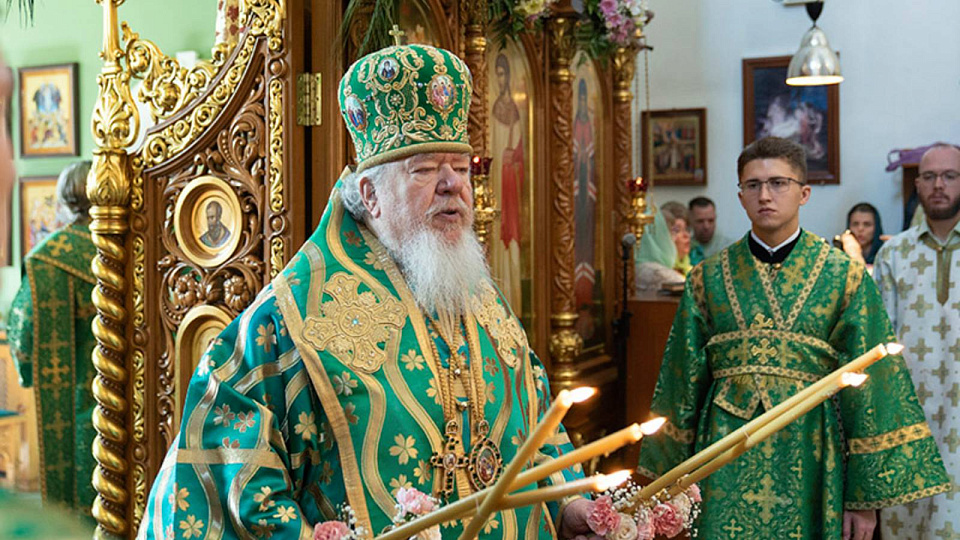 В Воронеже православные христиане  отметили праздник Святой Троицы