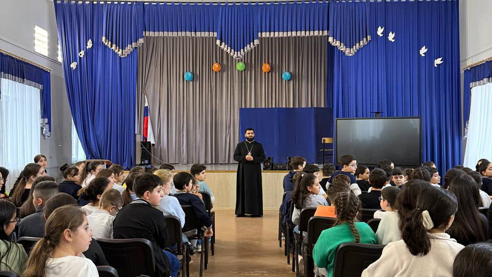 В Армянской воскресной школе состоялась встреча с настоятелем храма Святого Саркиса 