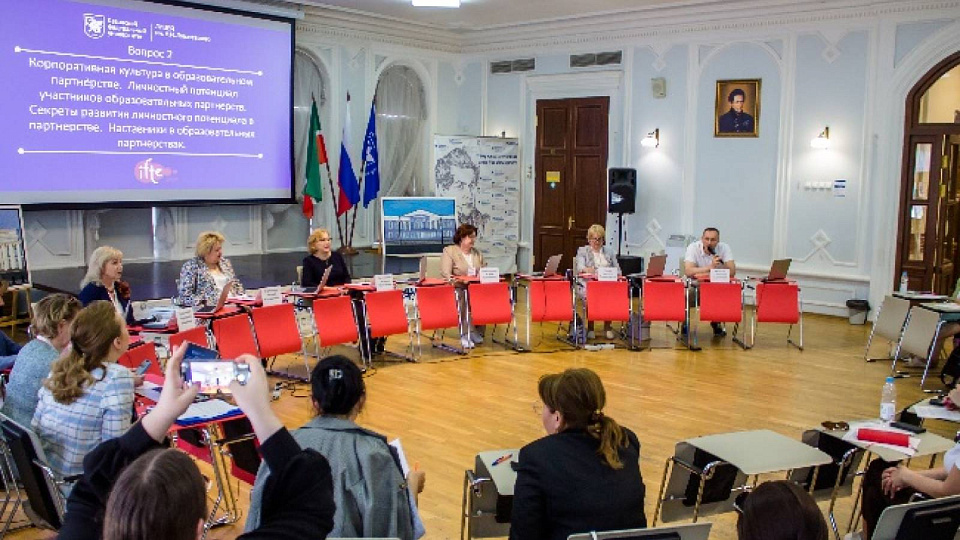 Воронежские учёные приняли участие в международном педагогическом форуме в Казани
