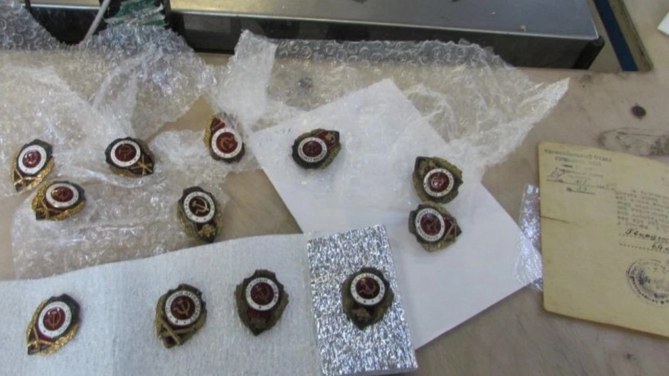 Воронежский коллекционер пытался вывезти советские награды в Чехию под видом бижутерии