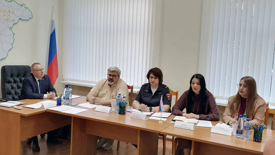 В Нацпалате обсудили актуальные вопросы миграционного законодательства и работы национальных объединений