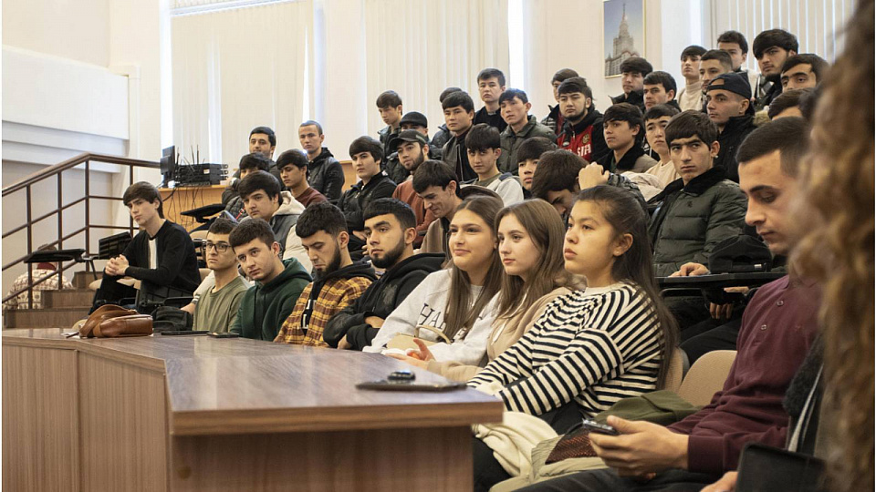 В ВГТУ провели встречу со студентами из Таджикистана