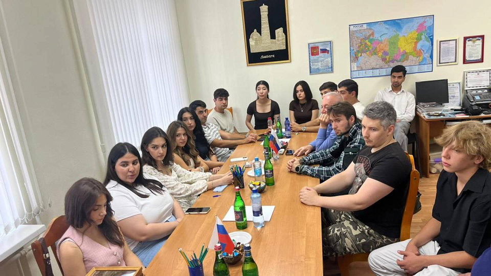 В семье единой мир и дружба
