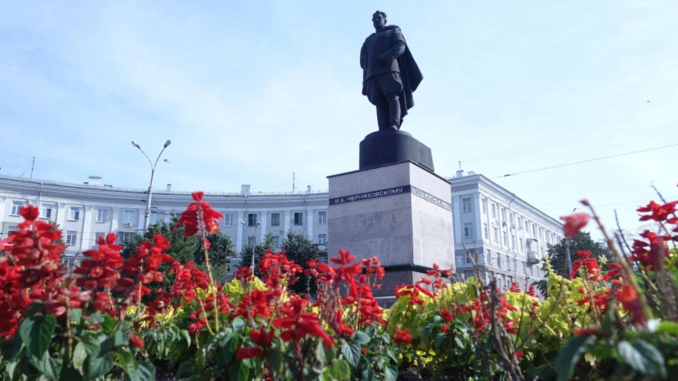 Как воронежцы спасли памятник Черняховскому