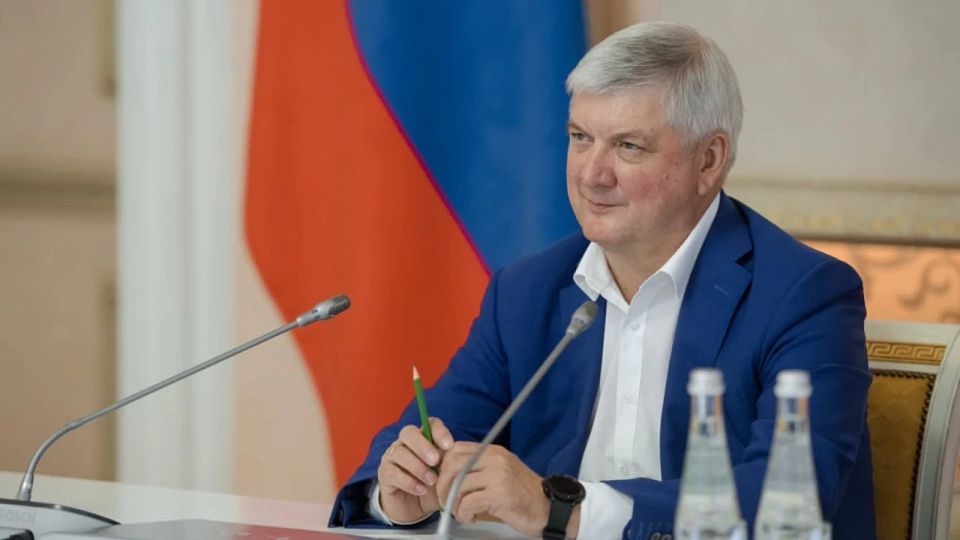 Губернатор поздравил жителей области с Днём Конституции