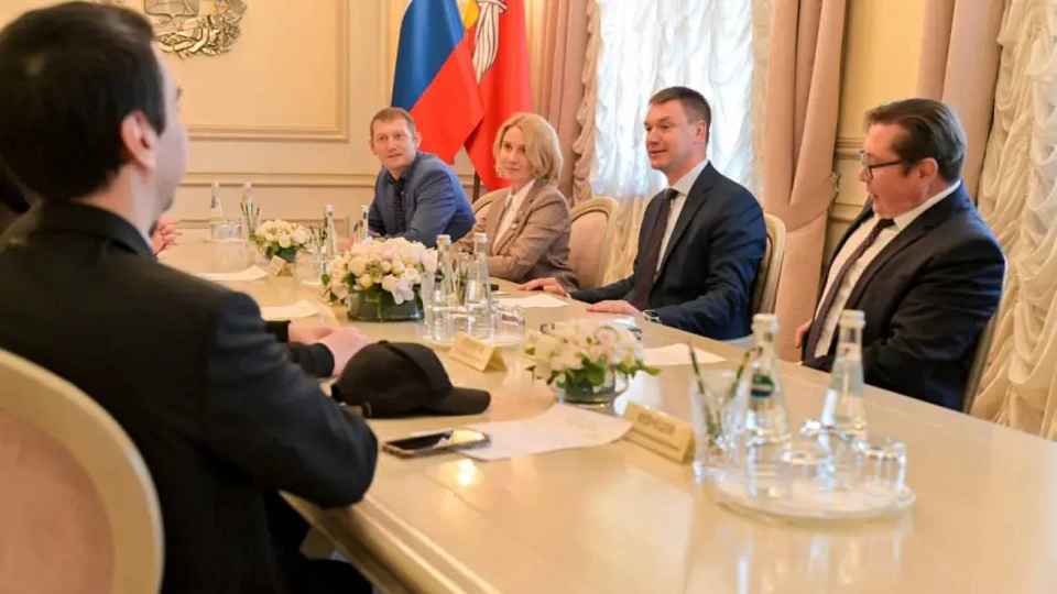 Вице-губернатор Дмитрий Маслов встретился с пранкерами Вованом и Лексусом