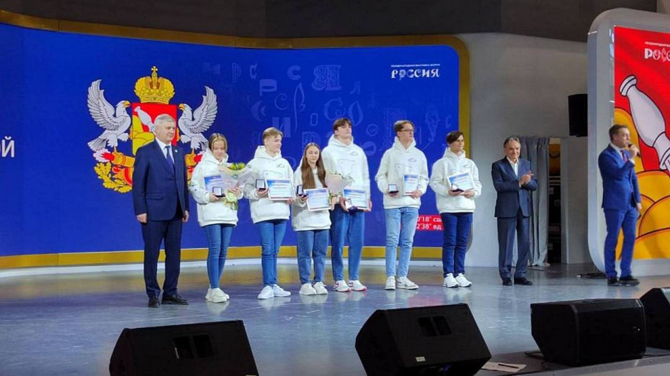 Губернатор наградил талантливых детей на выставке-форуме «Россия» 