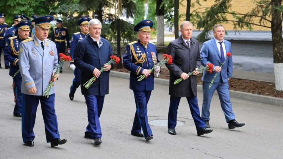 Губернатор принял участие в праздновании 105-летия Военно-воздушной академии имени Н.Е. Жуковского и Ю.А. Гагарина