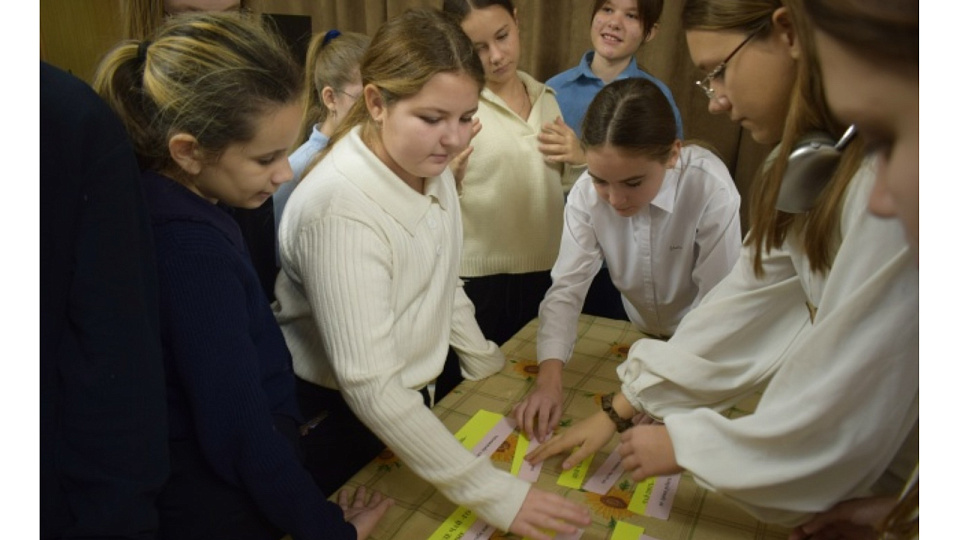 В Богучарском Доме дружбы школьников познакомили с чайными традициями народов мира