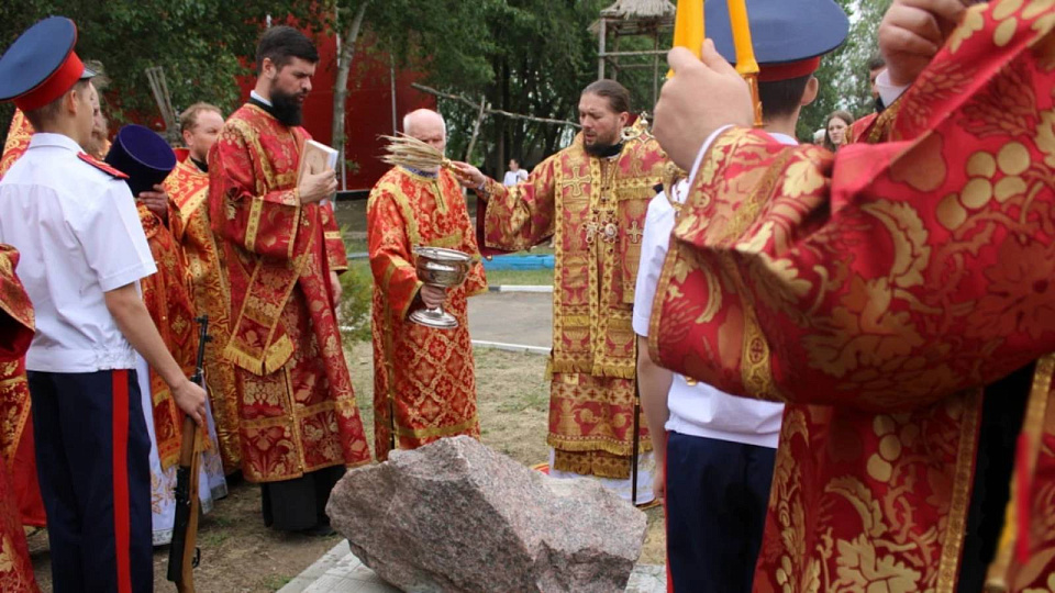 В Верхнемамонском районе освятили закладной камень на месте будущего храма