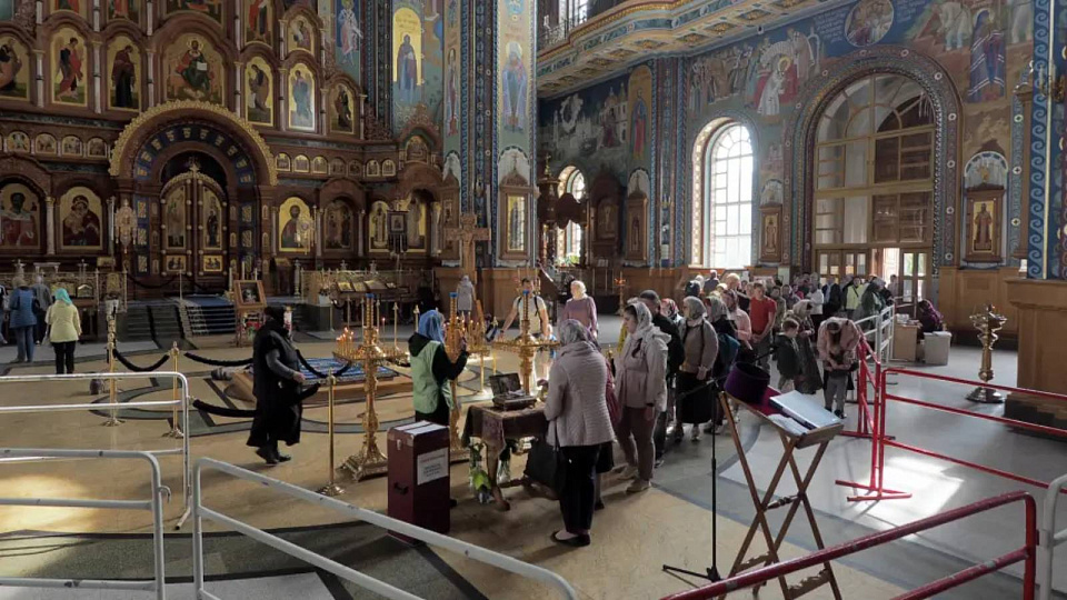 В Воронеже православные пришли поклониться поясу Пресвятой Богородицы