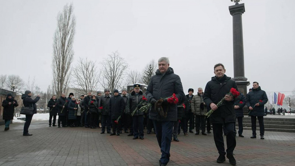 Губернатор почтил память погибших в боях за освобождение Воронежа
